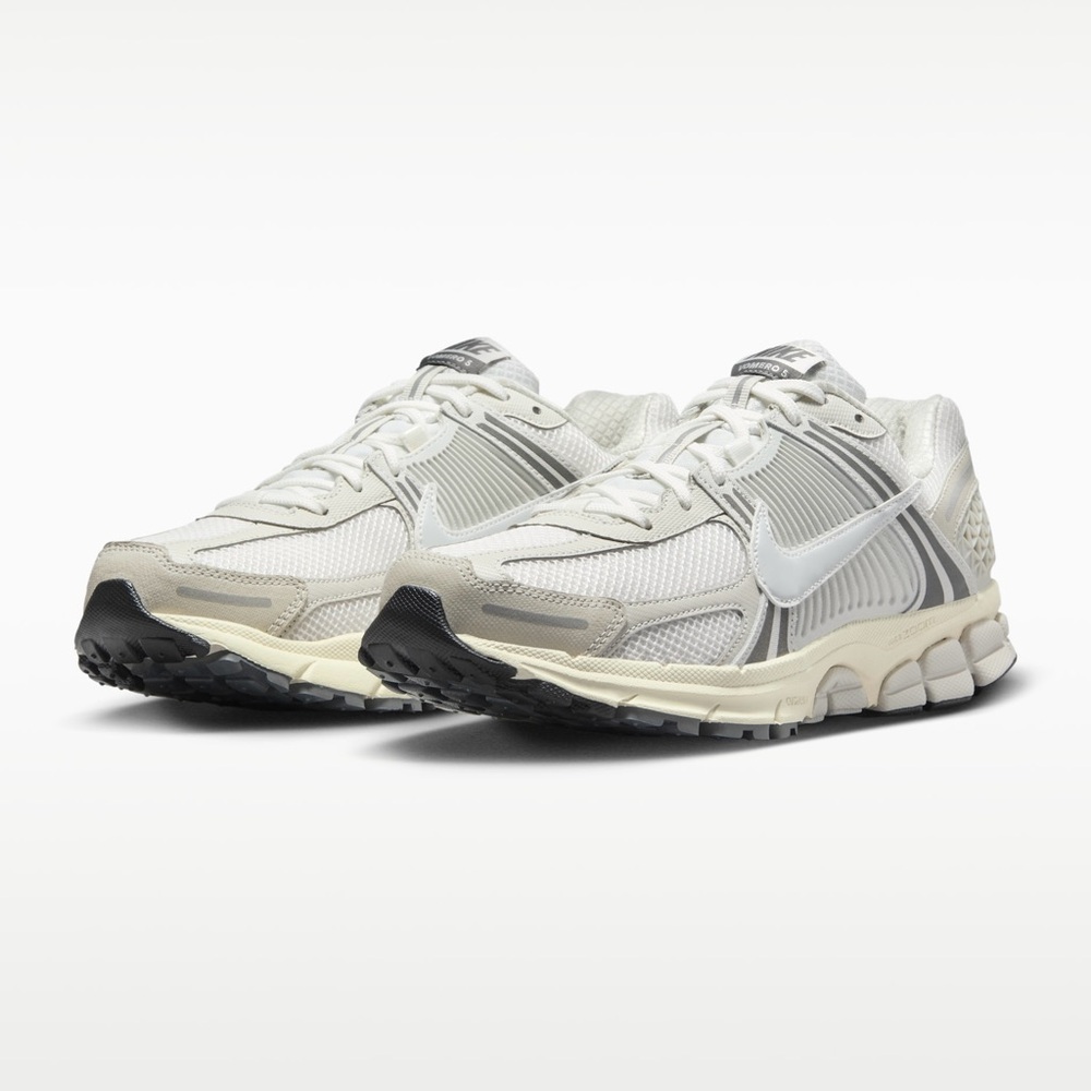 Nike Men's Cream and Gray Sneakers